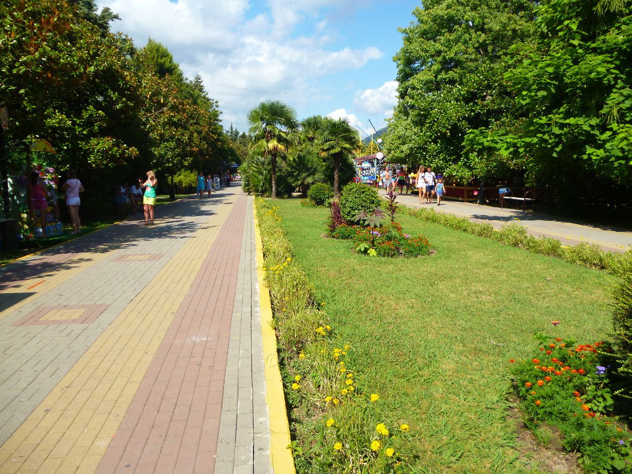 аттракционы в парке лазаревского