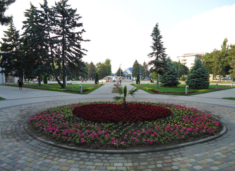 В анапе есть красная площадь. Площадь советов Анапа. Анапа Театральная площадь. Город Анапа площадь города.